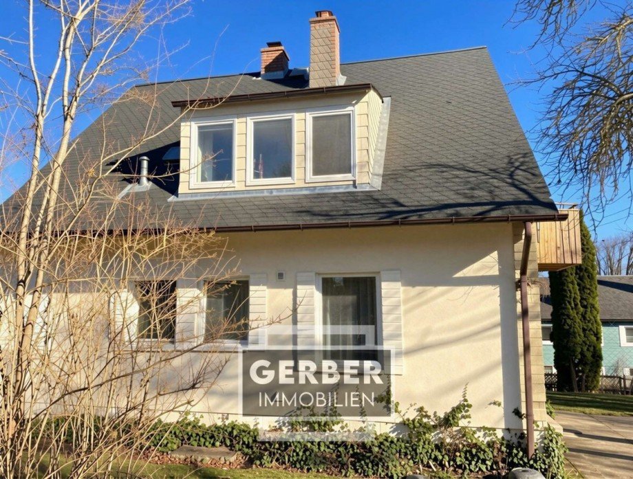 R�ckseite Renovierungsbeispiel - (KI generiert) Einfamilienhaus Marlesreuth