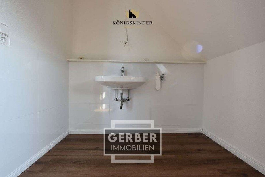 Bad neu Dachgeschosswohnung Blankenstein