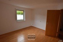 Zimmer Vermietete 2-Zi-70M�-Wohnung im 1. Stock