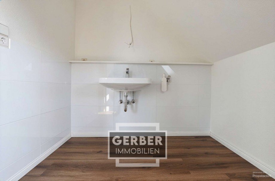 Bad neu Dachgeschosswohnung Blankenstein
