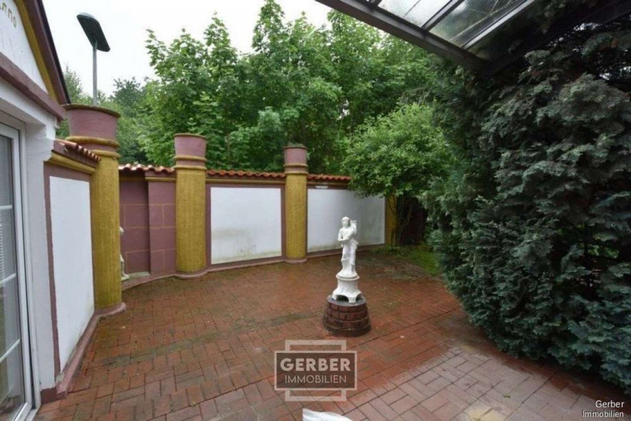 Ehemalige Kneipe Terrasse Mehrfamilienhaus Naila / Marxgr�n