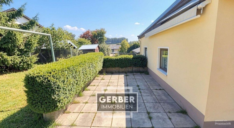 2. Terrasse hinten, bei Garage Zweifamilienhaus Selbitz