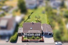 Luftbild mit allen 3 Garagen Gepflegtes Haus mit Wohnmobilgarage