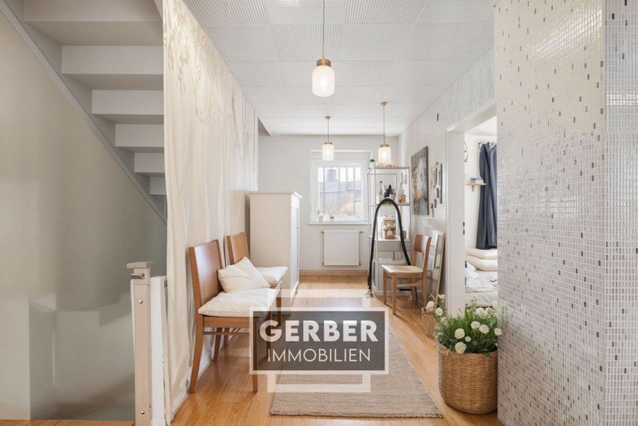 21kl 1. OG, Flur - Flur, Landhaus - (KI generiert) Zweifamilienhaus Geroldsgr�n Steinbach