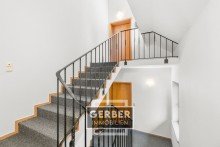 06 Treppenhaus Sehr sch�ne DG Wohnung mit Loggia in Bad Steben