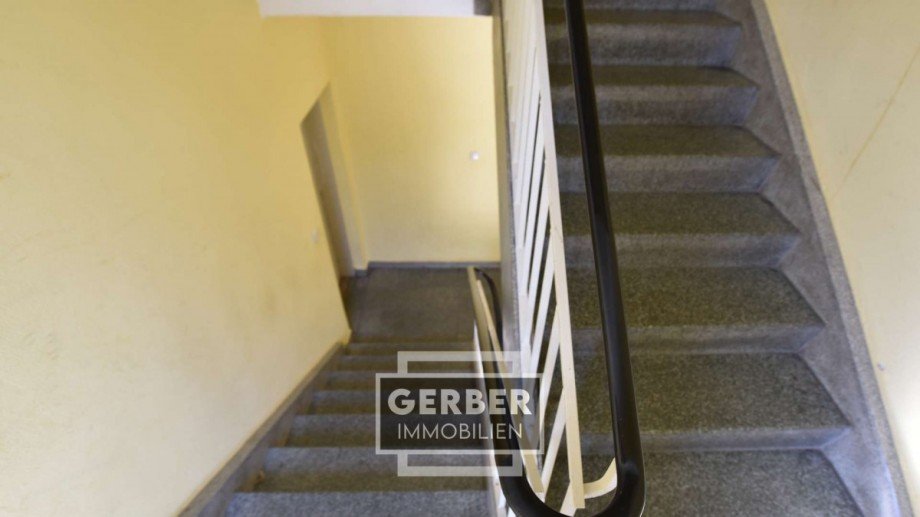 Treppenhaus Etagenwohnung Hof