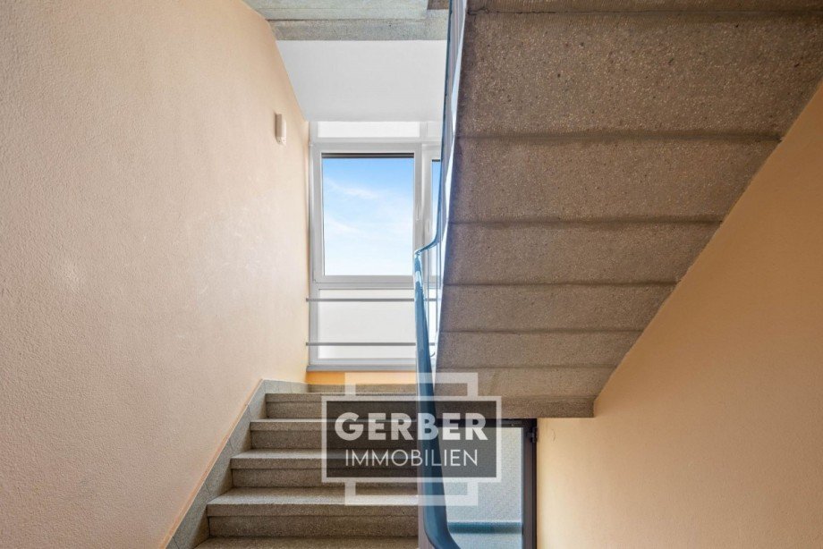 14 Treppenhaus Etagenwohnung Hof