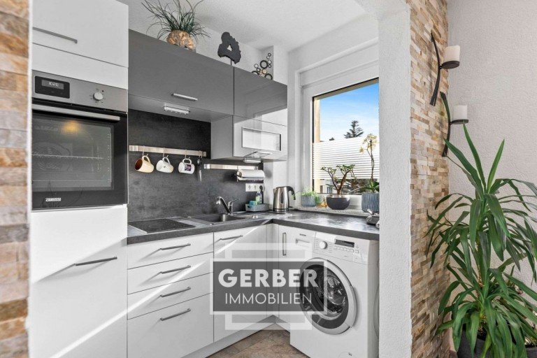 05 Einbauk�che Hof Etagenwohnung Sofort beziehbare 2-Zi.-Whg mit Garage