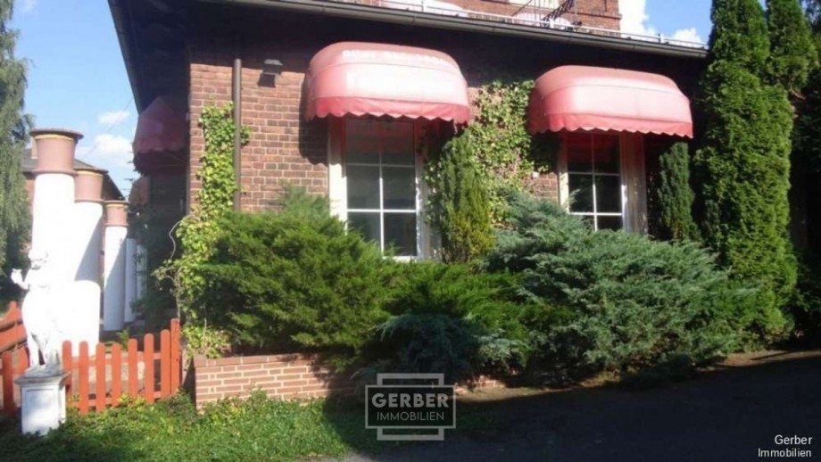 Seitenansicht Mehrfamilienhaus Naila / Marxgr�n