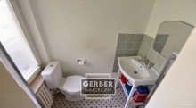 G�ste WC - (KI generiert) Freistehender Massiv-Bungalow mit erneuertem Dach im Jahr 2000