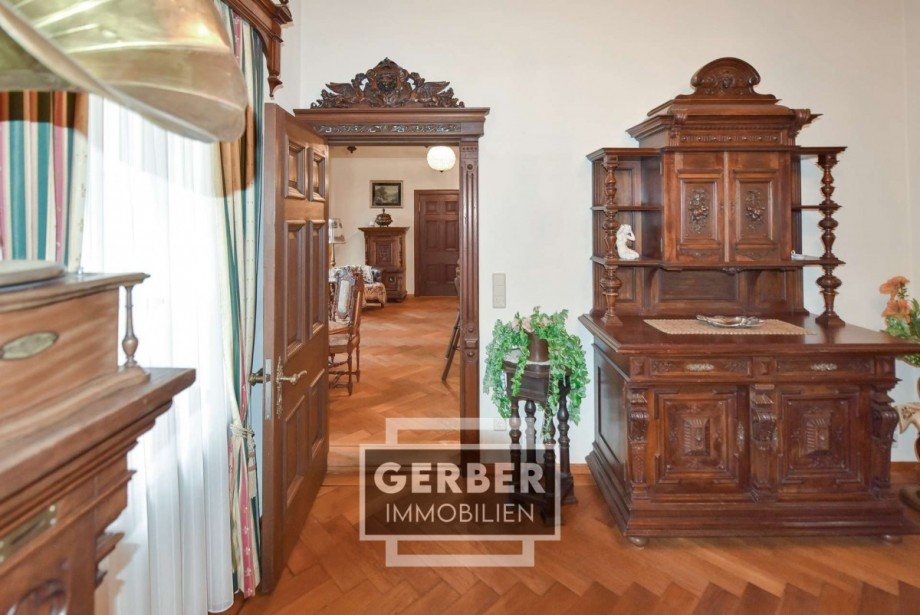Vom Kaminzimmer zur Bar Haus Hof