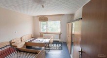 Schlafzimmer - (KI generiert) Freistehender Massiv-Bungalow mit erneuertem Dach im Jahr 2000