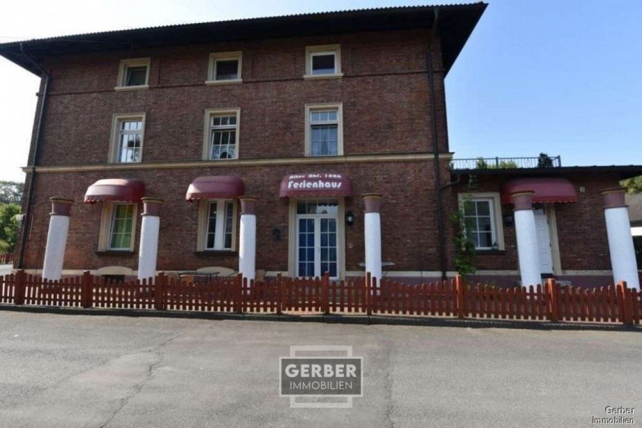 Stra�enseite Mehrfamilienhaus Naila / Marxgr�n