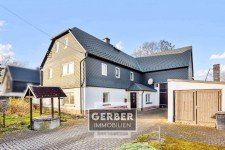 Hauptbild Bauernhaus mit großer Scheune