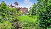 Bild (5e446275a7fedeba24baa335aa791eeb): DHH in Hof Moschendorf mit gro�em eingewachsenen Garten.
