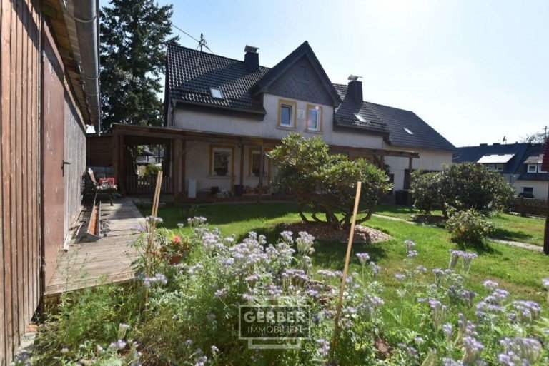  Helmbrechts Einfamilienhaus Haus mit Scheune und Nebengeb�uden sucht Family, Gewerbetreibenden mit Platzbedarf