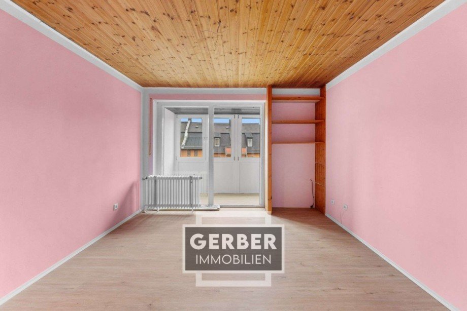 02 OG Zimmer 2 mit Balkon Reihenmittelhaus Hof / Hofeck
