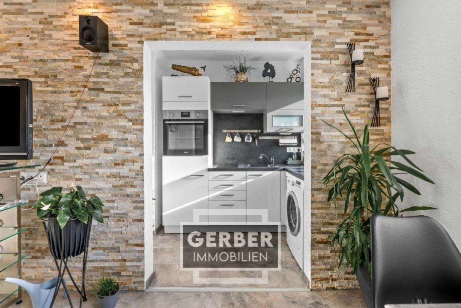 04 Blick Wohnzimmer zu K�che Etagenwohnung Hof