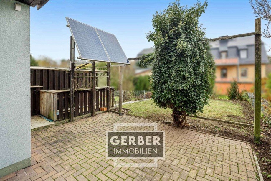 12 Terrasse R�ckseite Reihenmittelhaus Hof / Hofeck