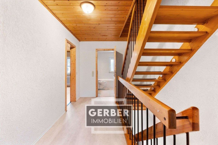 31 OG Flur, Treppe Reihenmittelhaus Hof / Hofeck