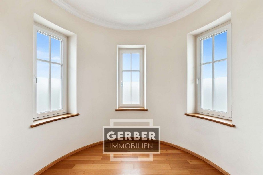 Eg Turmrundung im Esszimmer - (KI generiert) Haus Hof