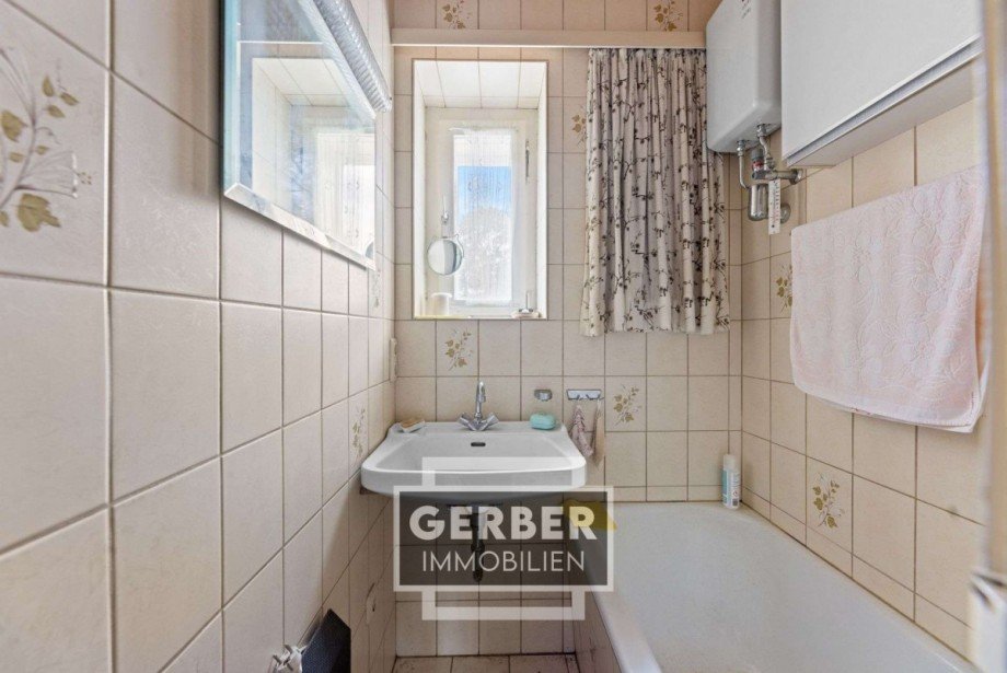 23 OG kl. Bad mit Wanne Doppelhaush�lfte M�nchberg