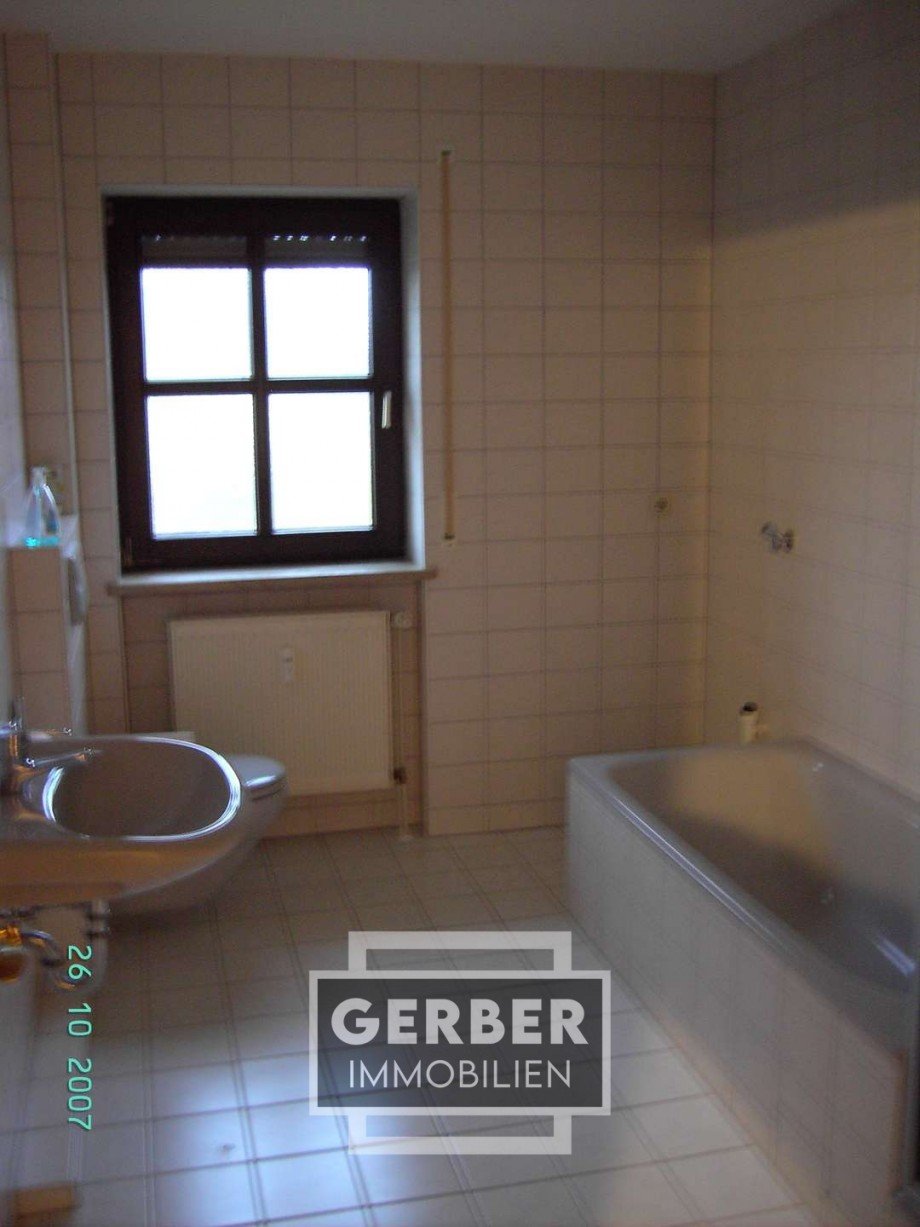 Bad mit Wanne und Dusche Etagenwohnung K�ditz