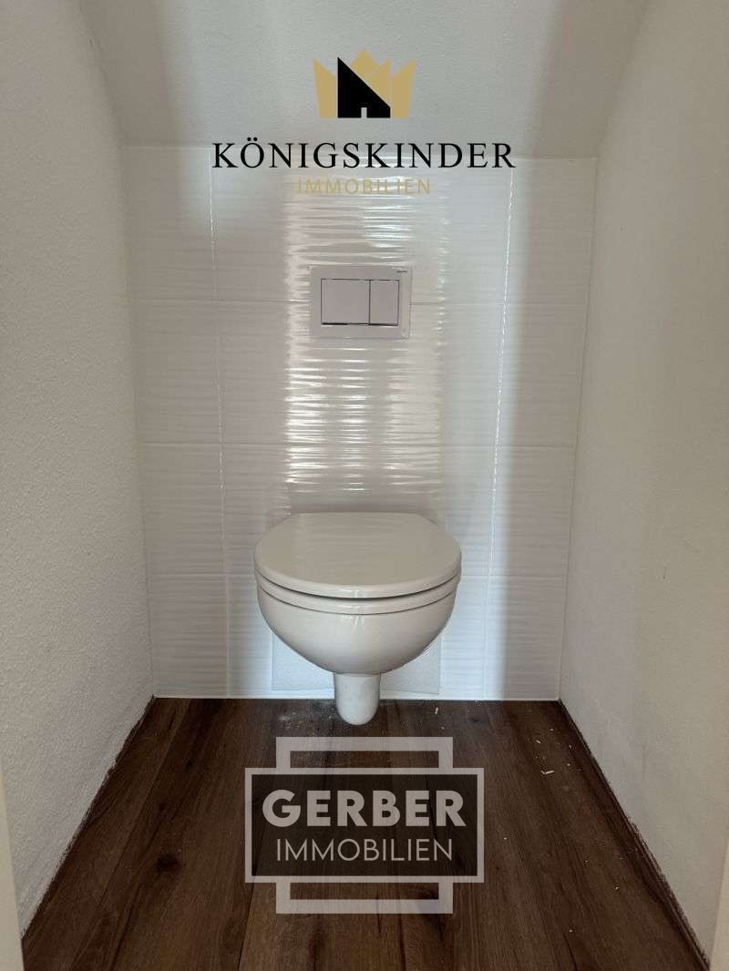 separates WC neu Dachgeschosswohnung Blankenstein