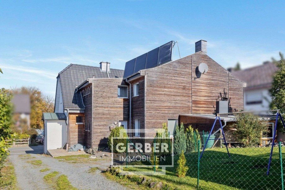 07 Au�en Hinterhaus Gartenseite Einfamilienhaus Selbitz