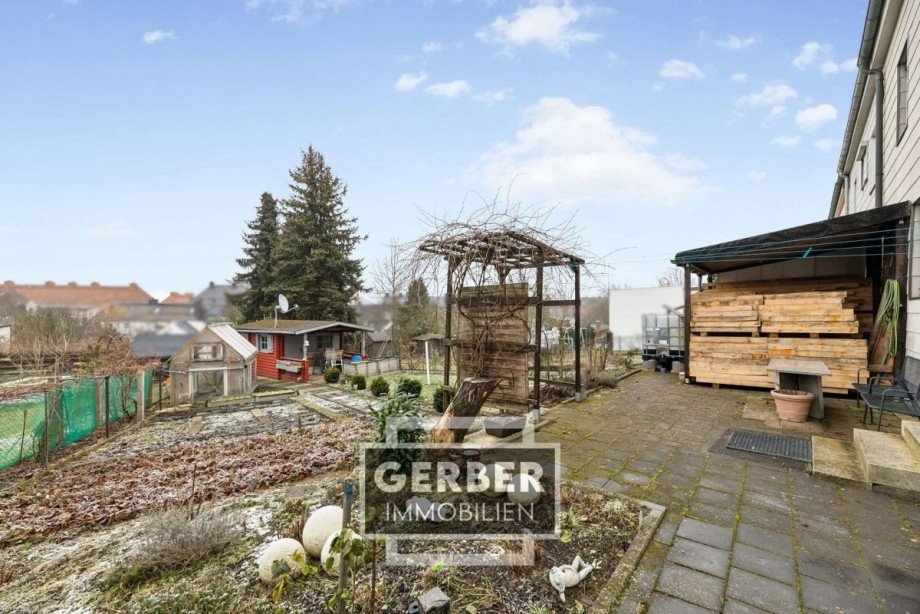 Garten mit Gartenhaus Reiheneckhaus Hof