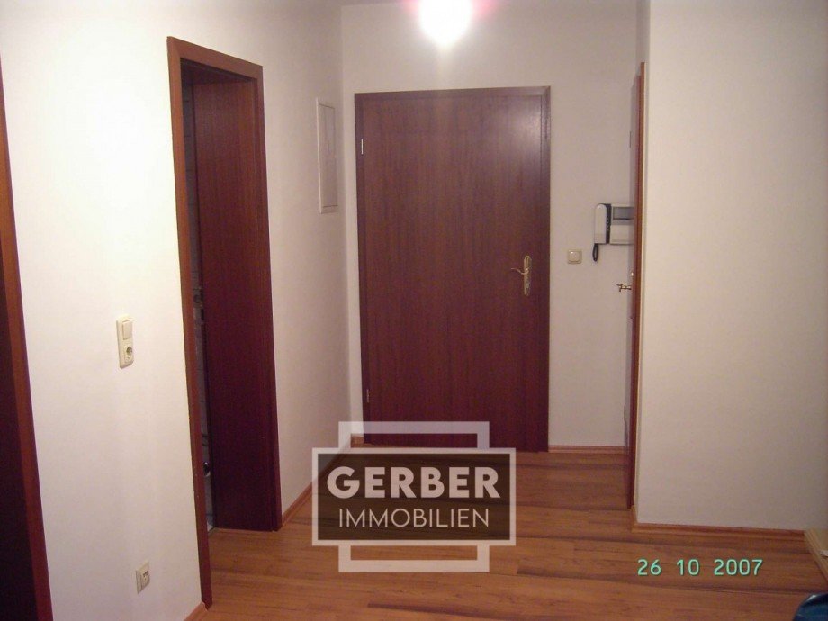 Eingangst�re mit Abstellraum daneben Etagenwohnung K�ditz