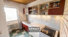 K�che - (KI generiert) Freistehender Massiv-Bungalow mit erneuertem Dach im Jahr 2000