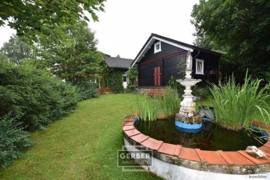 Brunnen Mehrfamilienhaus Naila / Marxgr�n